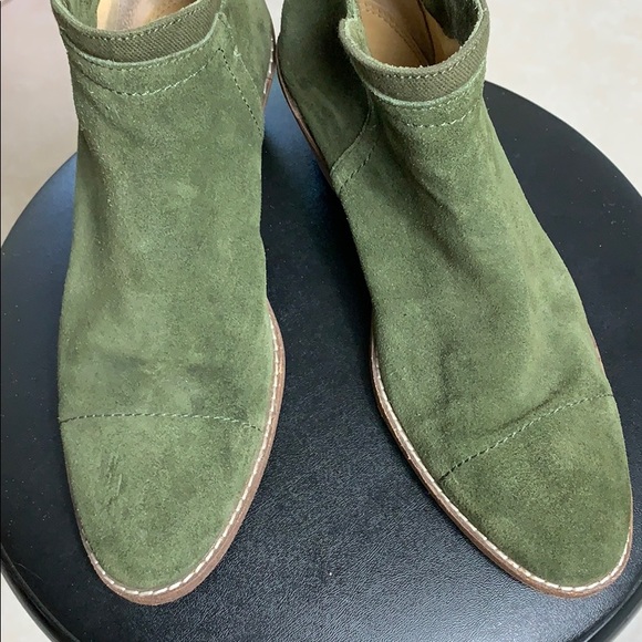 Splendid Shoes - Splendid green suede booties